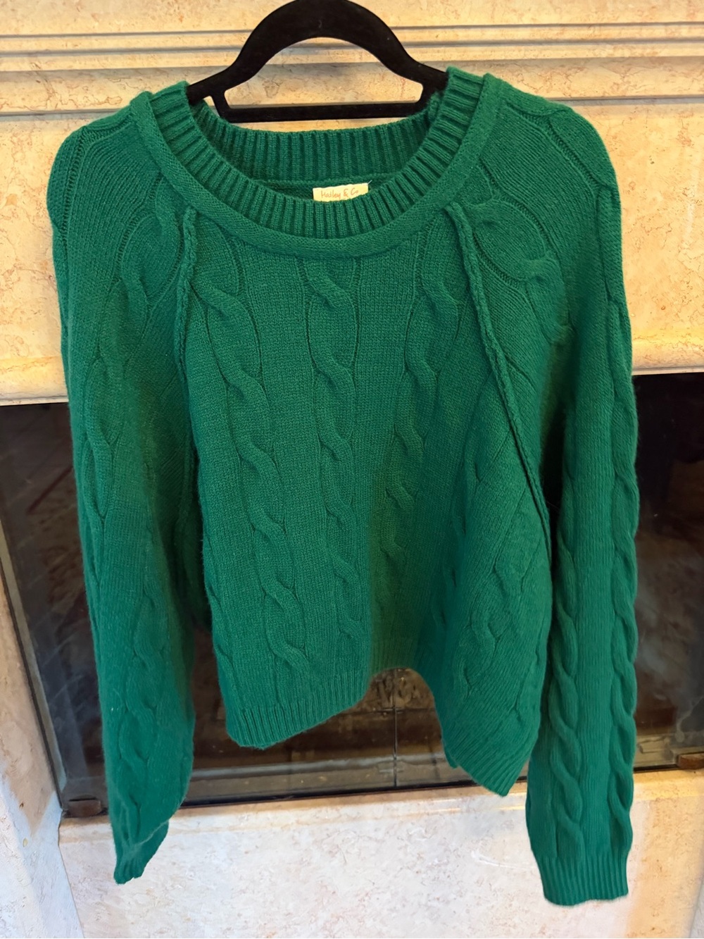 Cable-Knit Crewneck Sweater in Emerald Green